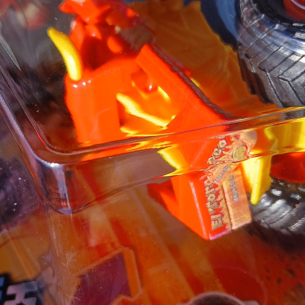 El Toro Loco Smash & Bash Toy Truck - Red and Yellow - Picture 3 of 4